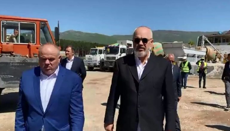 INSPEKTON PUNIMET NË STADIUMIN E RI TË KUKËSIT/ Rama: Jo vetëm për futbollistët, por për të gjithë banorët