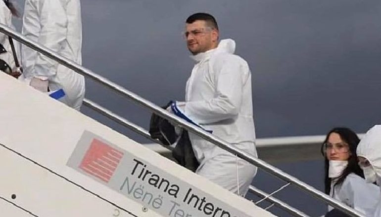 “MBËSHTESNI MJEKËT SI TIFOZËT SKUADRËN E ZEMRËS”/ Infermieri shqiptar që ishte në Itali: Ja si do të braktisim COVID-in