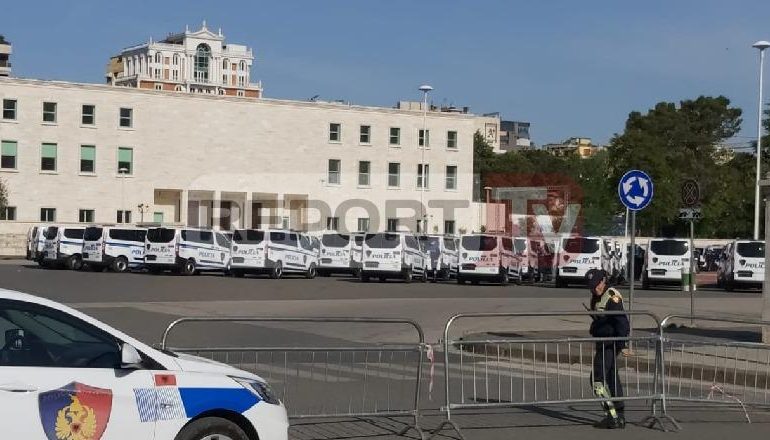 POLICIA E SHTETIT NDRYSHON FYTYRË/ Ble 110 furgonë të rinj, rinovohet flota