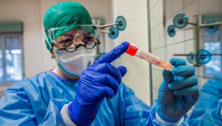 “NË ITALI KORONAVIRUSI QË NGA TETORI”/ Grupi i mjekëve në Bari: Covid-19 është si HIV, nuk do të kemi vaksinë…