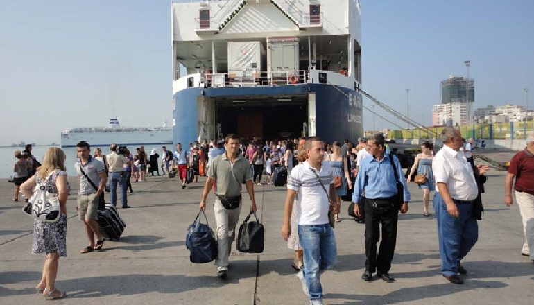KOROANVIRUSI/ Nis lëvizja me traget për pasagjerët me nënshtetësi italiane ose me leje qëndrimi në Itali