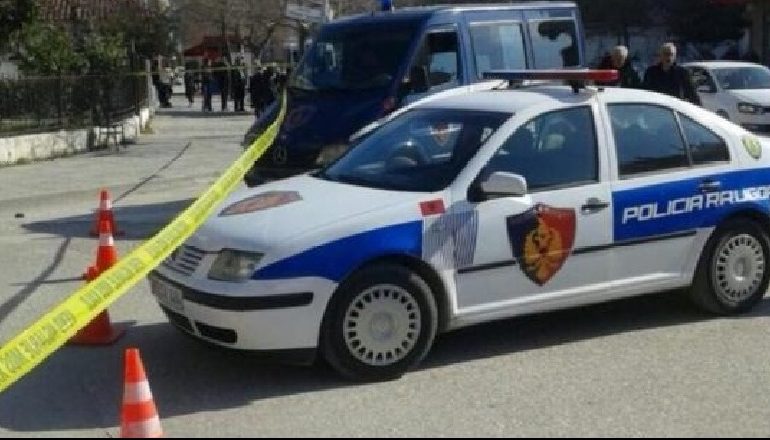 AKSIDENT TEK “RRUGA E KAVAJËS”/ Përplasen dy mjete, plagoset një grua dhe foshnja e saj