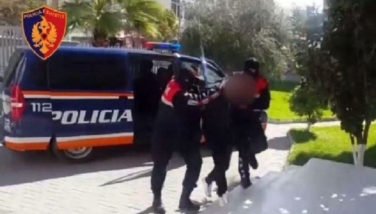 KUNDËRSHTOI KONTROLLIN E “FORCAVE SHQIPONJA”/ Arrestohet pasi fshihte lëndë narkotike (EMRI)