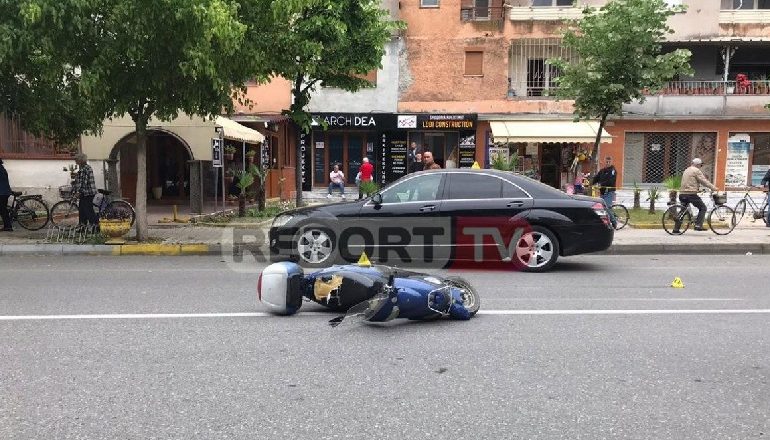 AKSIDENT NË SHKODËR/ Makina përplas motorin, një i plagosur