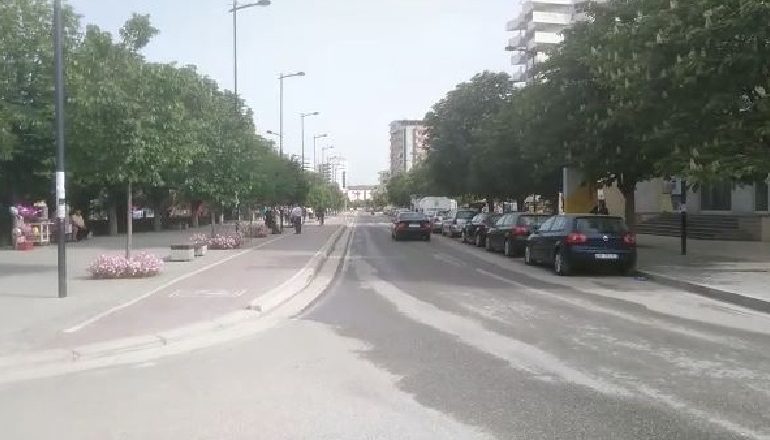 KORONAVIRUSI/ Në Lushnje lëvizje të reduktuara makinash dhe qytetarësh, lokat dhe restorantet përgatiten për të hënën