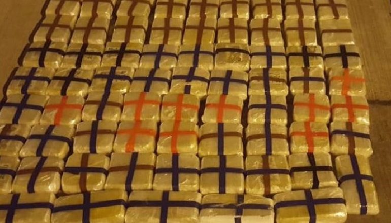 ISHTE NISUR DREJT ITALISË/ Kapet kamioni me 30 kg heroinë në Portin e Durrësit, në pranga një 49-vjeçar