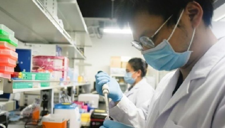 KORONAVIRUSI/ Studiuesit kinezë gjejnë trajtimin që ndalon pandeminë e COVID-19