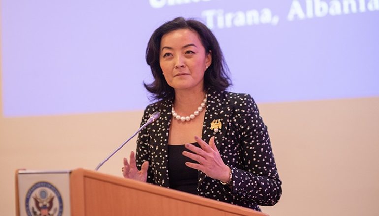 “NUK DUHET TË ÇORIENTOHEMI”/ Ambasada e SHBA: Reforma në Drejtësi duhet të ecë përpara, hap pas hapi