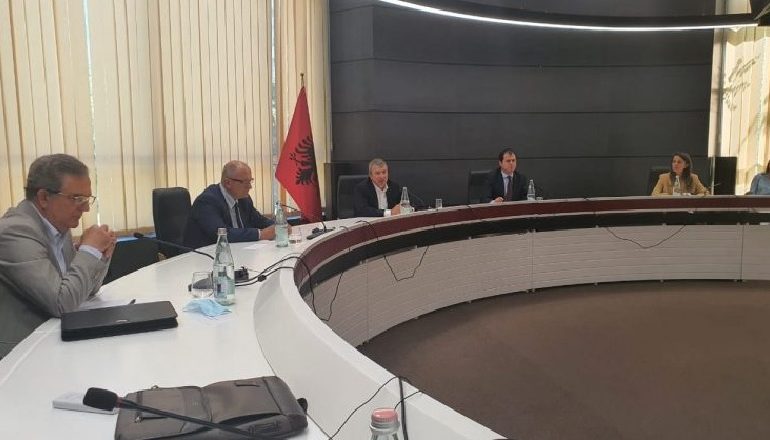 OPOZITA RIKTHEHET NË TRYEZË/ Sot në 11:00, palët rinisin diskutimet për Reformën Zgjedhore
