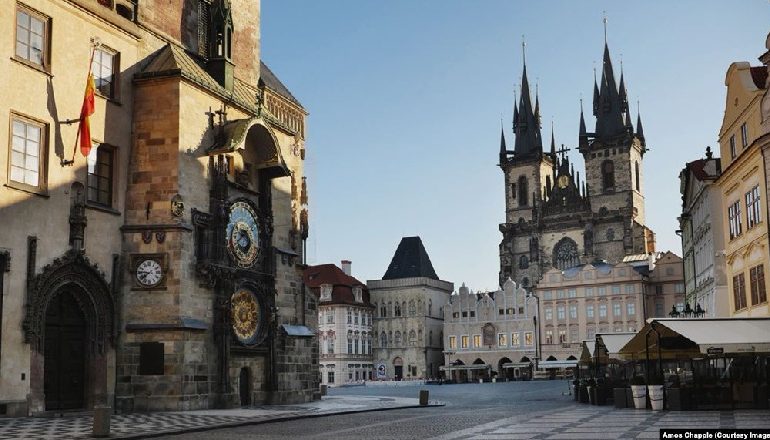 COVID-19/ Çekia rihap kufijtë për turistët por me kushin e certifikatës mjekësore