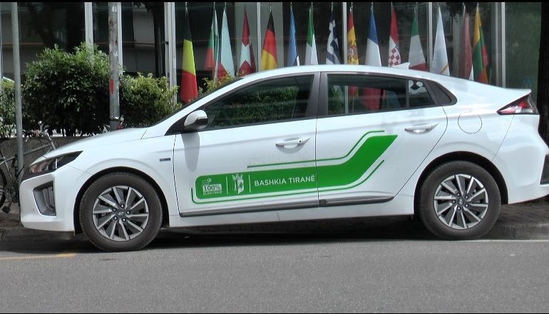 MAKINAT ELEKTRIKE SHPËTOJNË MJEDISIN/ Mile: Alternativë lëvizjeje për të ulur ndotjen e ajrit