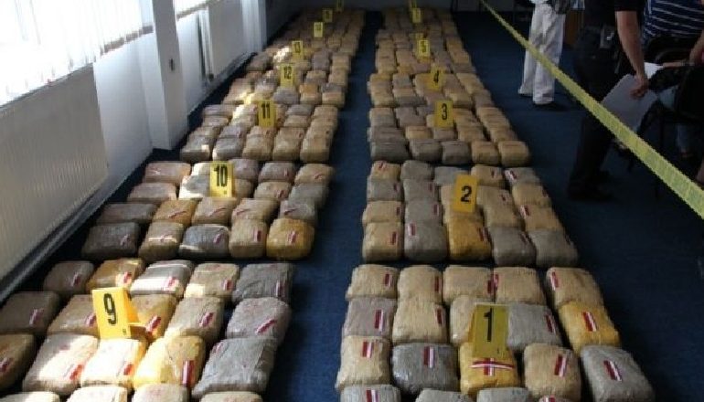 KAMIONI ME 200 KG KANABIS KAPET NË KAPSHTICË/ Po udhëtontë drejt Greqisë, arrestohet shoferi nga Tirana. Destinacioni final ishte…
