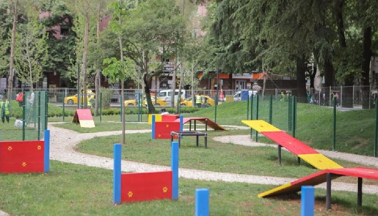 TRANSFORMOHET “PARKU RINIA”/ Gati për të pritur të vegjlit nesër për 1 Qershorin (FOTO)
