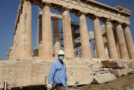 KORONAVIRUSI/ Greqia hap kufijtë me turistët ne 15 qershor