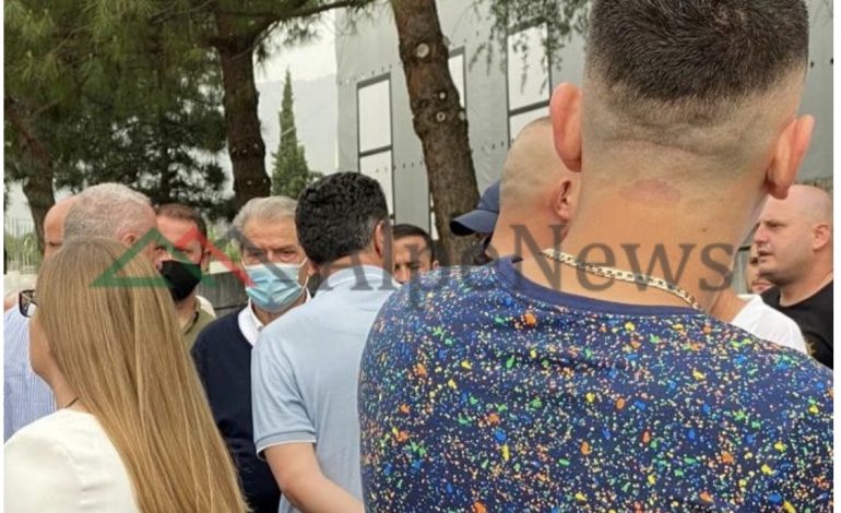 PROTESTA/ Berisha thotë se nuk ka Covid-19, por përse vë maskë?