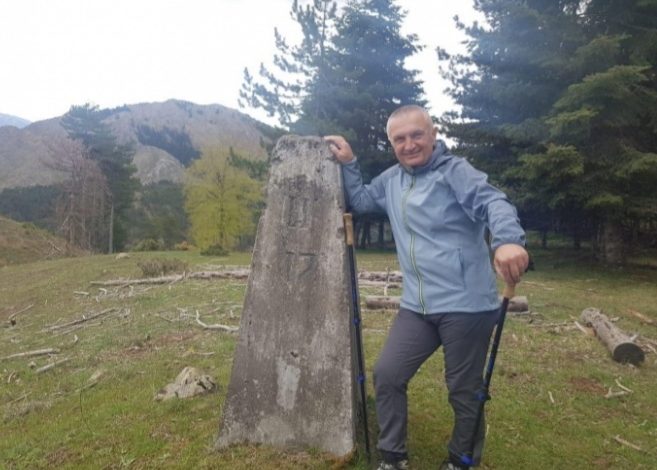 I VESHUR SI ALPINIST/ Ilir Meta merr malet, vijon aventurën duke u ngjitur në pikën kufitare mes Shqipërisë dhe Greqisë (VIDEO)