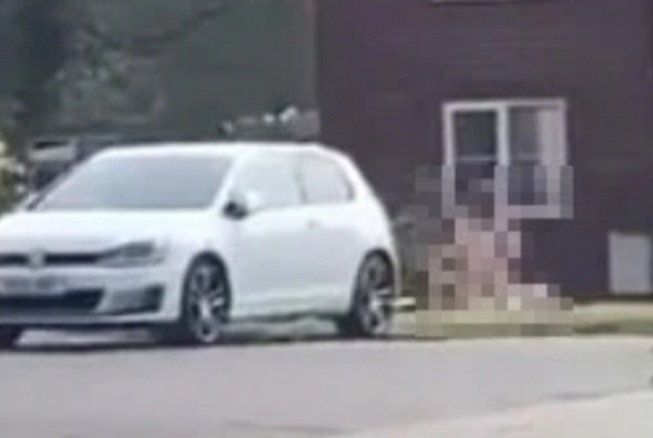 FËMIJA QAN ÇIFTI BËN SEKS NË MES TË RRUGËS/ “Spektatorët” ia hedhin videon në internet. Pamje skandaloze