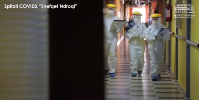 “STAFI E KA PËRBALLUR ME SUKSES SFIDËN…”/ Manastirliu publikon VIDEON nga spitali COVID-2: Punë heroike, disa kanë një muaj e gjysmë pa parë familjet