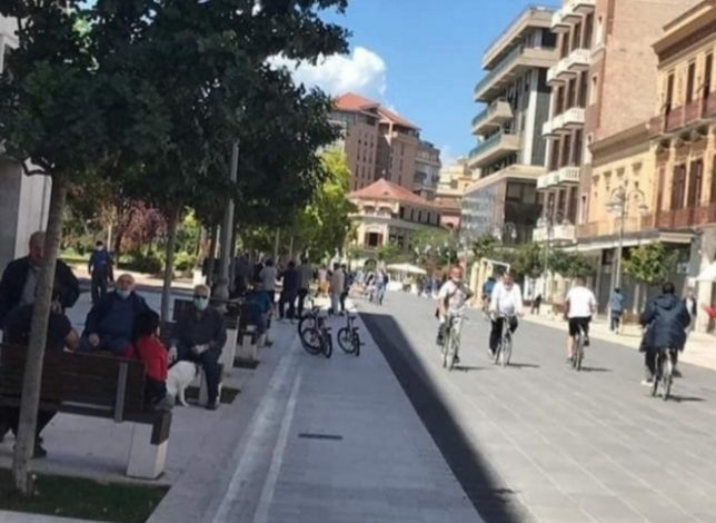 COVID-19/ Edhe italianët mërziten në karantinë, vërshojnë rrugëve të qytetit