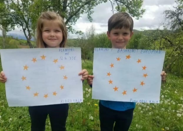 “JAVA E EUROPËS”/ Mesazhi shpresëdhënës nga vogëlushët e Bulqizës me punimet e tyre të veçanta (VIDEO)