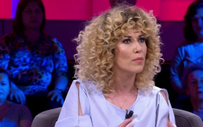 TEATRI/ Moderatorja e njohur deklaratë të fortë: Me një si Basha në opozitë, vetëm të jesh debil mos…