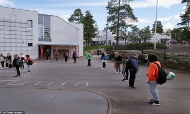 PANDEMISË I ERDHI FUNDI? Nxënësit i kthehen shkollës​ në Finlandë
