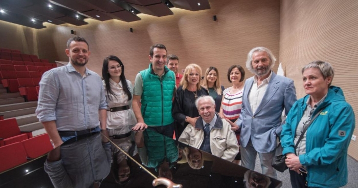 PËRUROHET SALLA E RE E KONCERTEVE/ “Avni Mula” në shkollën e muzikës “Servete Maçi”