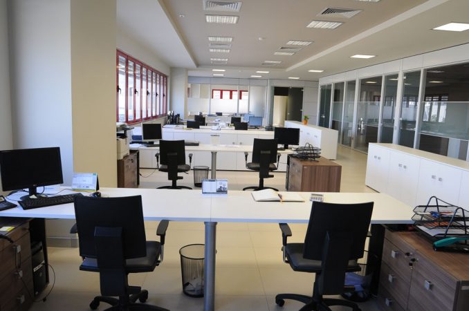 KORONAVIRUSI/ Administrata do punojë nga shtëpia, zyrtarizohet rregullorja që do zbatohet