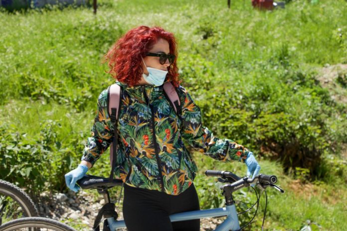 TIRANA JEP MESAZHIN E BUKUR/ Aktivistja Beharaj: Pedaluam dhe ndihmuam 20 familje (FOTOT)