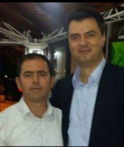 SHEMBJA E TEATRIT/ Hodhi lëndë pirotenike duke dëmtuar dy gra, Policia e Shtetit ndalon ithtarin e Bashës