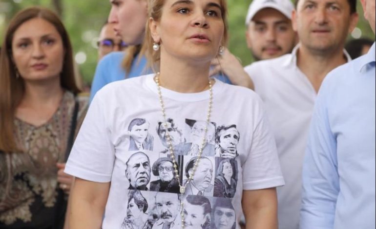 MBAN IKONAT E TEATRIT NË…/ Kryemadhi: Vandalët e shembën, por do ta ringremë