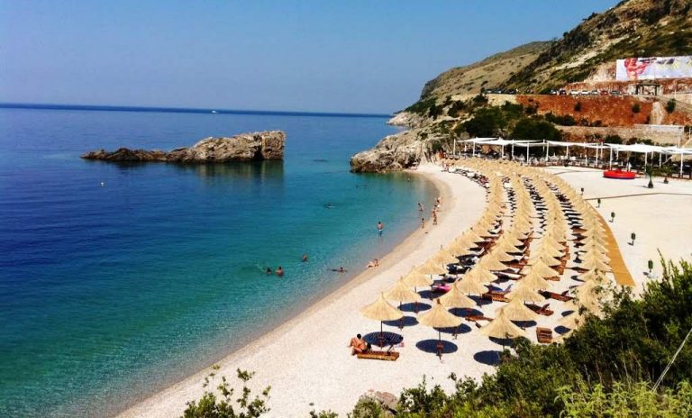 SHIFRAT/ Filllojnë rezervimet në jug. Ulen çmimet e dhomave, por ende ka paqartësi