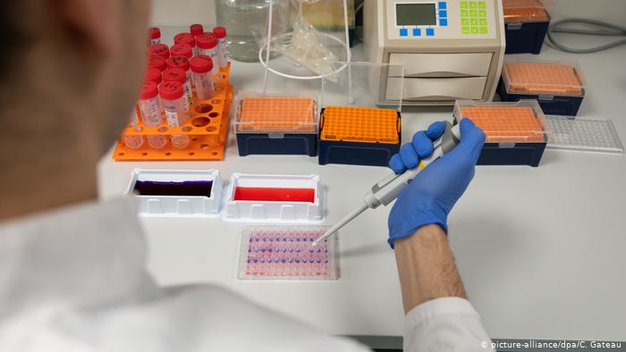 KORONAVIRUSI/ Nuk vendosin virologët në krizën e COVID-19