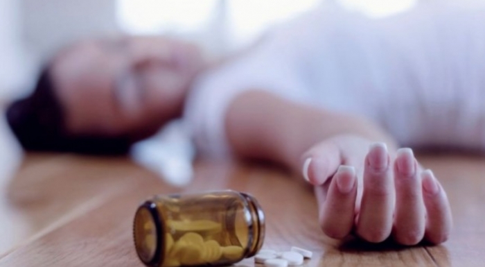 E RËNDË NË MALIQ/ 16 vjeçarja tenton t’i japë fund jetës, pi 60 pilula paracetamol