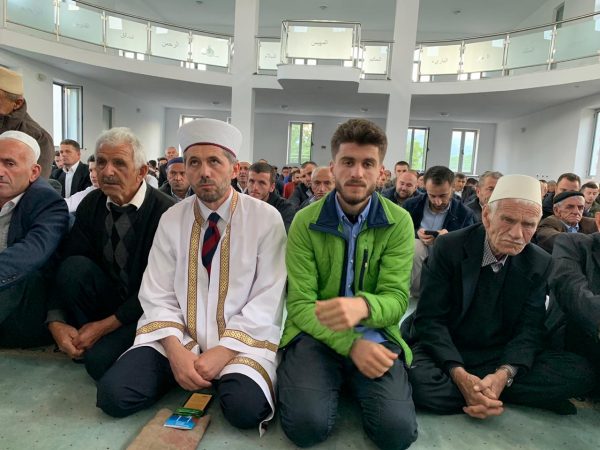 FITER BAJRAMI/ Myftiu i Tiranës Ylli Gurra nga Dragostunja: Pandemia na privoi nga namazet e përbashkëta, vëmendje moshës së tretë