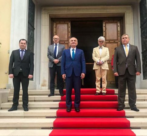 ZBARDHET TAKIMI/ Meta-ambasadorëve të vendeve të BE: Provokimet dhe acarimi i klimës politike s’i shërbejnë integrimit