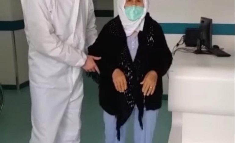 “FALIMNERS…”/ 77-vjeçarja nga Fushë -Kruja lë infektivin e SHËRUAR nga Covid-19 (VIDEO)