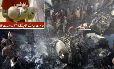 MREKULLI/ Nxirret e gjallë FOSHNJA nga rrënojat e avionit në Pakistan, përplasje mes autoriteteve dhe familjarëve për fatin e pasagjerëve