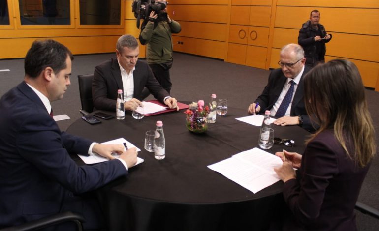 SOT TRYEZA PËR “ZGJEDHOREN”/ Ambasadorja Yuri Kim takime me anëtarët e Këshillit Politik