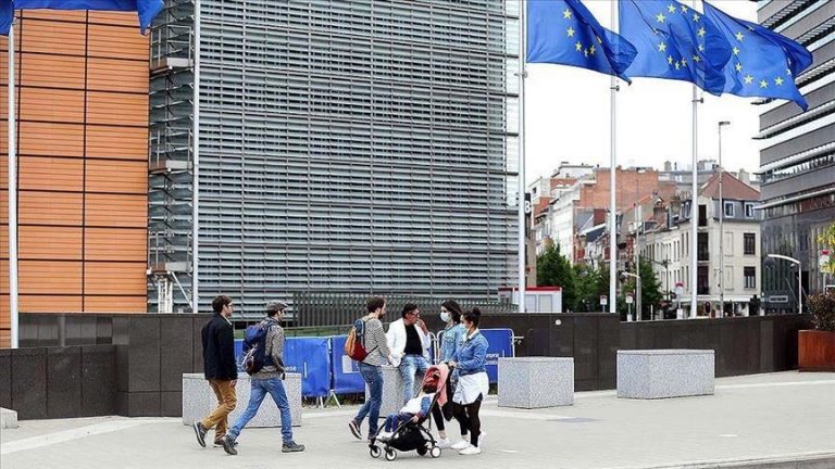 KORONAVIRUSI/ Mbi 4.7 milionë raste me COVID-19 në mbarë botën