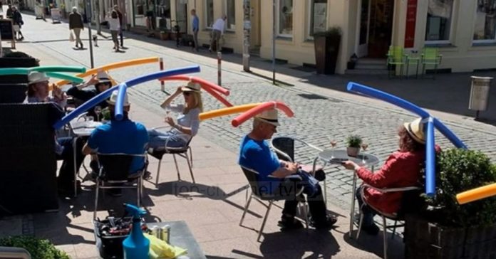 DISTANCIMI SOCIAL/ Në Gjermani shpiken kapelet me cilindra për t’u mbrojtur nga COVID-19