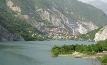 I ZHDUKUR PREJ DISA DITËSH/ Policia e Dibrës gjen trupin e pajetë të 64-vjecarit në lumin Drin