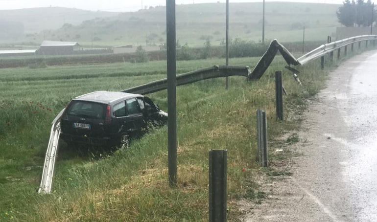 PO UDHËTONTE ME BABAIN/ Aksident pa pasoja për jetën në aksin Korçë-Pogradec