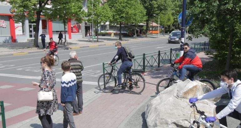 KORONAVIRUSI/ Edhe sot liridalje për pensionistët dhe prindërit me fëmijë, asnjë aktivitet i hapur