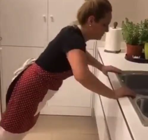 “MË VDIQ…”/ Kryemadhi zbulon recetën që shpëtoi shqiptarët nga koronavirusi: Në Shqipëri hamë mish, pimë raki me hurdhra