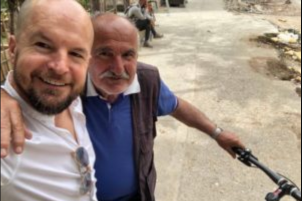 “SOT NË MËNGJES TAKOVA AGUSHIN QË MË KTHEU BIÇIKLETËN”/ Gazetari Alfred Lela: Ma keni bërë më të lehtë…