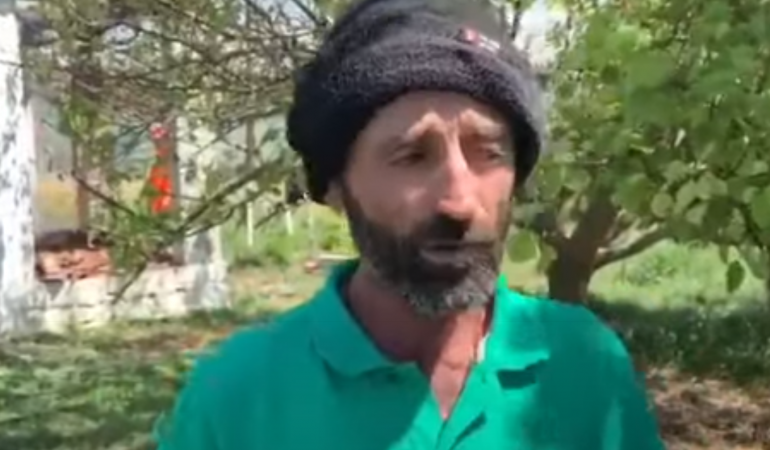 “PO LAJA RROBAT KUR DËGJOVA ZHURMAT E FLAKËS”/ Arrestohet 51-vjeçari në Fier, dogji shtëpinë e dhunoi gruan (VIDEO)
