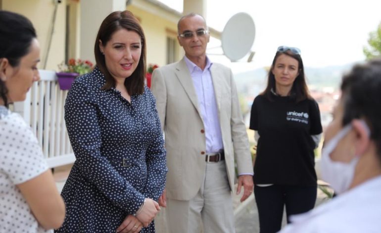 COVID-19/ Manastirliu vlerëson punën e punonjësve sociale: Asnjë i prekur në institucione