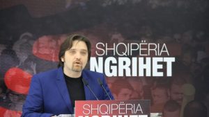 “NE ARTISTËVE NA KANË SHUMËZUAR ME ZERO”/ Julian Deda tregon zemërimin: Janë shtazë dhe kafshë totalisht se ne po japim shpirtin për të kënaqur njerzit