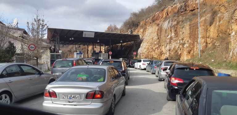 TENTUAN TË TRAFIKONIN DREJT GREQISË 195 KG KANABIS/ 4 të arrestuar në Kapshticë, në kërkim bashkëpunëtori